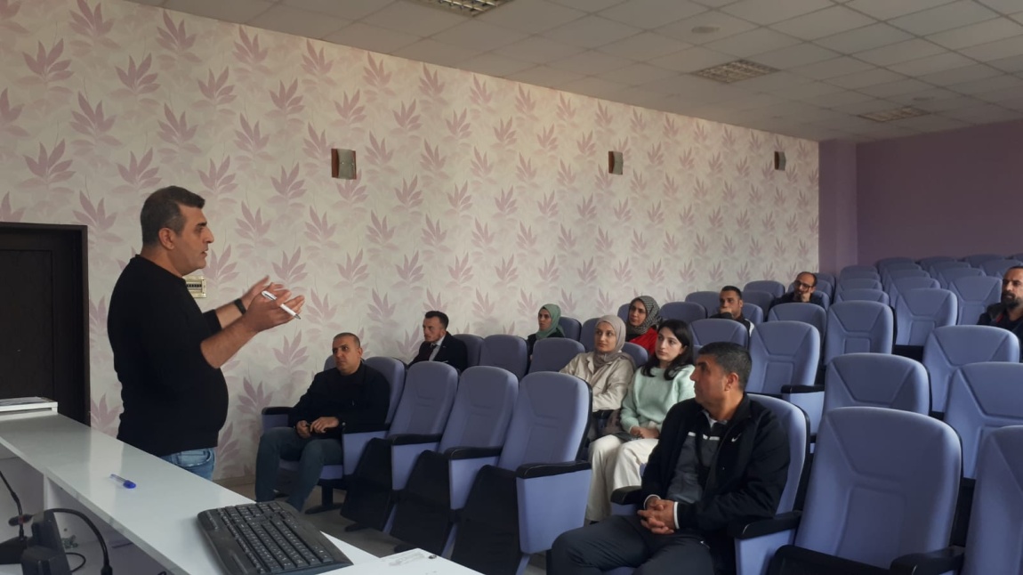 Diyarbakır Mesleki ve Teknik Anadolu Lisesi Öğretmenlerine 'Psikolojik Sağlamlık' Konulu Seminer Verildi